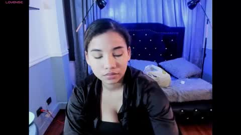 Snapshot of mayaa_ross chatting on November 24, 2025, 2:22 am Maya online show from November 24, 2025, 2:22 am