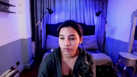 Snapshot of mayaa_ross chatting on November 25, 2025, 3:06 am Maya online show from November 25, 2025, 3:06 am
