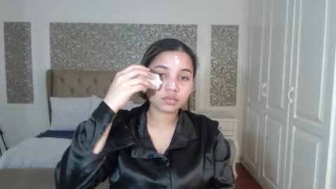 Snapshot of mayaa_ross chatting on November 30, 2025, 7:29 pm Maya online show from November 30, 2025, 7:29 pm