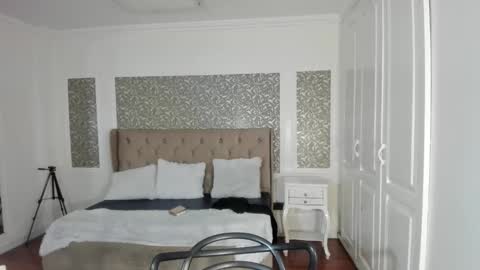 Snapshot of mayaa_ross chatting on December 1, 2025, 2:11 pm Maya online show from December 1, 2025, 2:11 pm