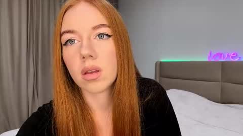Maya  Lola online show from October 14, 2025, 3:46 pm