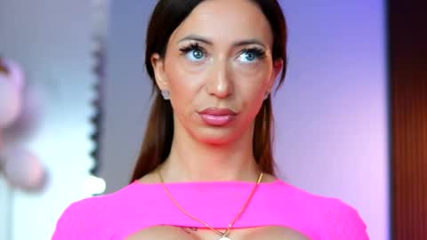 Snapshot of mayahipnoteyes chatting on September 8, 2025, 6:07 pm Maya online show from September 8, 2025, 6:07 pm