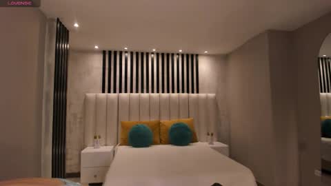 M A Y A    H O F F M A N online show from November 20, 2025, 11:10 am