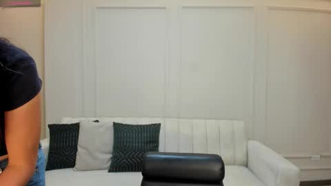 M A Y A    H O F F M A N online show from February 9, 2026, 11:14 am