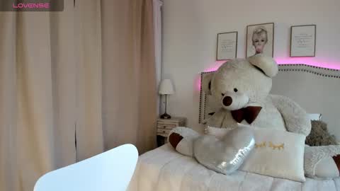 Mayajhons online show from November 12, 2025, 11:54 am