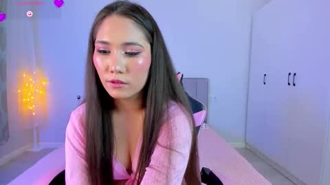 Mia online show from March 5, 2026, 1:51 pm