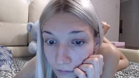 maybe_doll online show from October 10, 2025, 3:11 pm