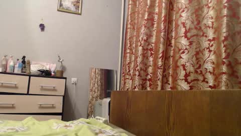 maybe_doll online show from November 9, 2025, 2:15 pm