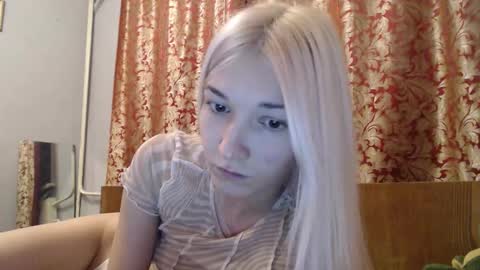 maybe_doll online show from November 12, 2025, 5:02 pm