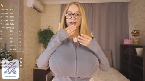 Snapshot of maybellebyone chatting on May 25, 2026, 6:36 pm Milina online show from May 25, 2026, 6:36 pm