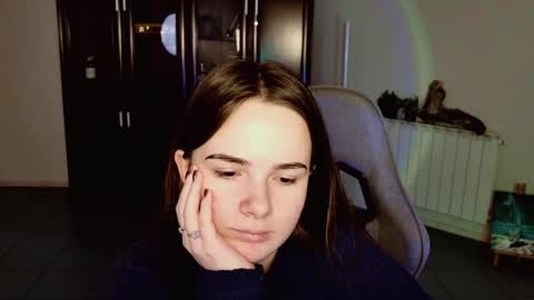 maybloom_ online show from January 7, 2026, 9:01 am