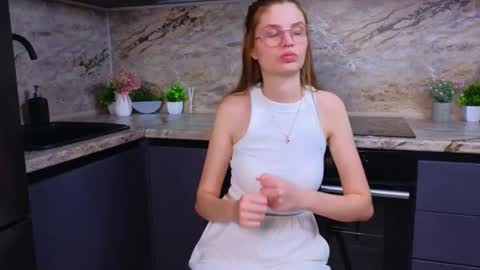 Mia online show from February 11, 2025, 3:08 pm