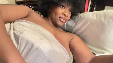 mayluvsu online show from March 15, 2026, 4:18 am