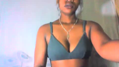 Snapshot of mayrah5 chatting on February 6, 2025, 5:35 am mayrah online show from February 6, 2025, 5:35 am