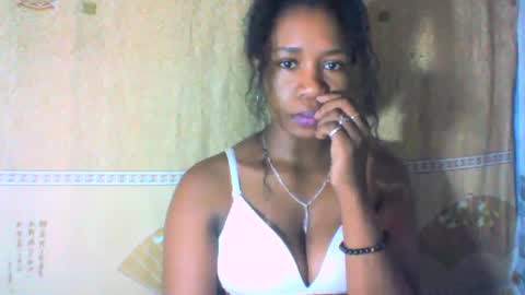 Snapshot of mayrah5 chatting on February 13, 2025, 6:09 am mayrah online show from February 13, 2025, 6:09 am