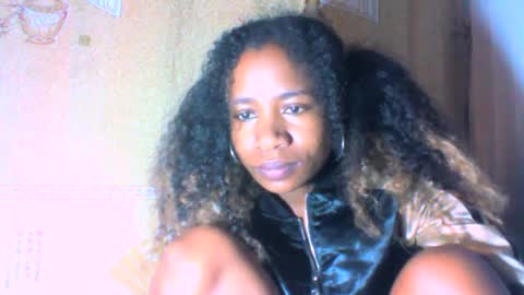 Snapshot of mayrah5 chatting on February 21, 2025, 8:40 am mayrah online show from February 21, 2025, 8:40 am