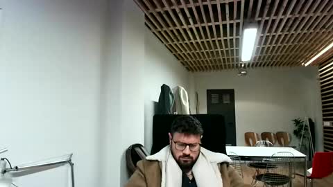 maythe4bwu online show from December 11, 2024, 1:06 pm