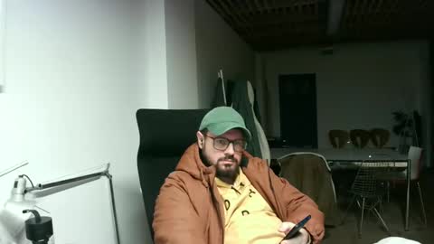 maythe4bwu online show from December 17, 2024, 5:04 pm