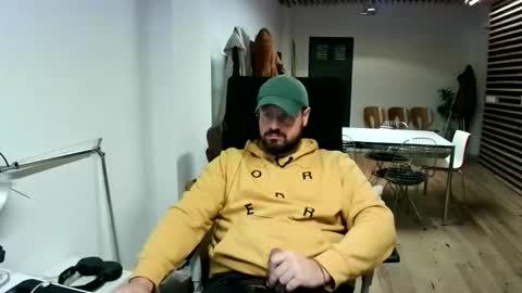 maythe4bwu online show from December 19, 2024, 4:46 pm