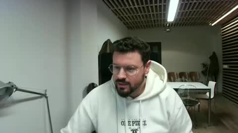 maythe4bwu online show from December 30, 2024, 9:37 am