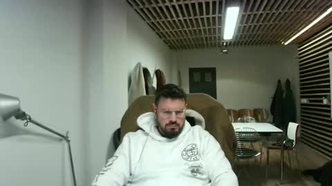 maythe4bwu online show from February 3, 2025, 12:25 pm