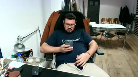 maythe4bwu online show from October 1, 2025, 7:20 pm