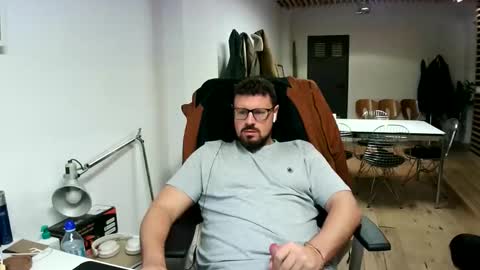 maythe4bwu online show from October 4, 2025, 1:09 pm