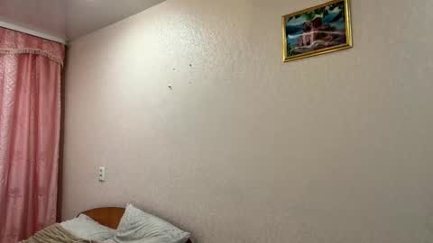 Snapshot of maziebathrick chatting on December 18, 2025, 10:49 pm Adel online show from December 18, 2025, 10:49 pm