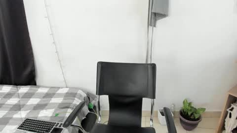 mazikeen_18 online show from March 1, 2025, 4:44 pm