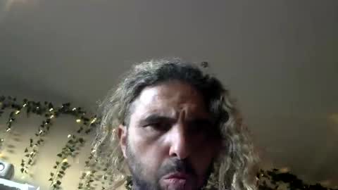 mazl0w online show from January 2, 2025, 5:57 am