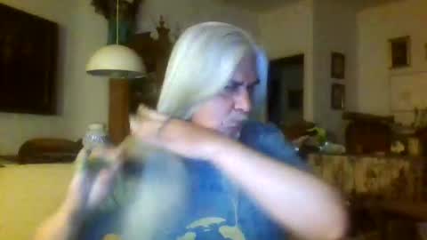 Snapshot of mc_manu chatting on April 4, 2026, 10:18 pm Manu online show from April 4, 2026, 10:18 pm