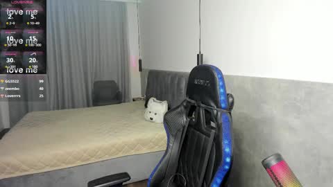 mcfly_11 online show from April 18, 2026, 9:15 pm