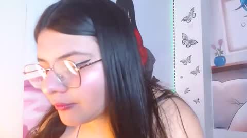 mackenna av online show from November 5, 2025, 11:43 am