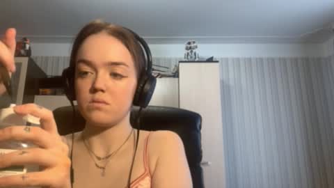 Snapshot of mckenziemoitoza chatting on October 15, 2025, 8:36 am Hello Lisa here Help me to make 50 thumbs up 333 online show from October 15, 2025, 8:36 am