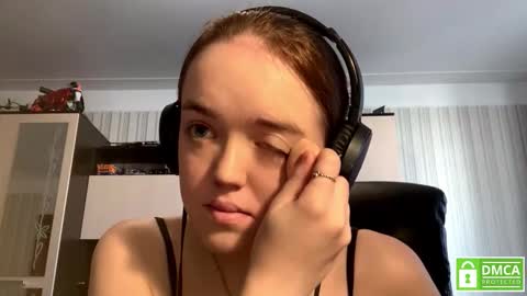 Snapshot of mckenziemoitoza chatting on October 20, 2025, 8:26 am Hello Lisa here Help me to make 50 thumbs up 333 online show from October 20, 2025, 8:26 am