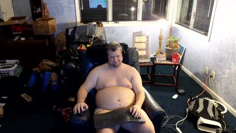 Snapshot of mckhero chatting on January 5, 2025, 4:04 am Sean online show from January 5, 2025, 4:04 am