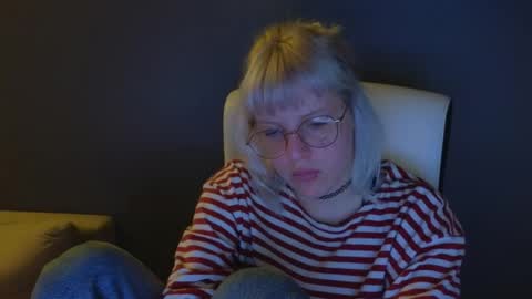 Snapshot of me1roze chatting on May 15, 2026, 11:34 pm Roze online show from May 15, 2026, 11:34 pm