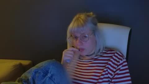 Snapshot of me1roze chatting on May 16, 2026, 12:51 am Roze online show from May 16, 2026, 12:51 am