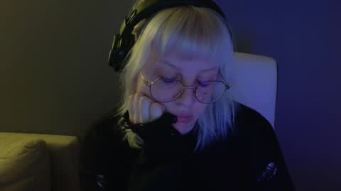 Snapshot of me1roze chatting on May 21, 2026, 1:01 am Roze online show from May 21, 2026, 1:01 am