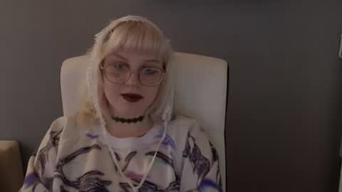 Snapshot of me1roze chatting on June 25, 2026, 2:32 pm Roze online show from June 25, 2026, 2:32 pm