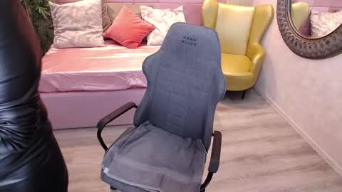 meamandax online show from October 14, 2025, 7:09 am