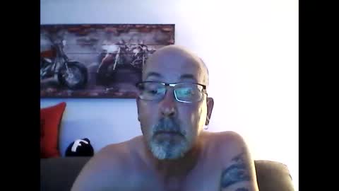 me at home online show from September 27, 2025, 1:54 am