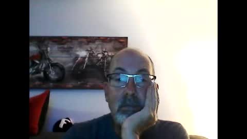 me at home online show from October 8, 2025, 3:26 am
