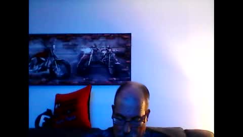 me at home online show from November 21, 2025, 4:11 am