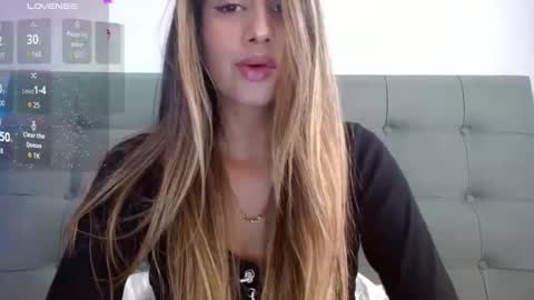 mecute1 online show from October 14, 2025, 12:50 pm