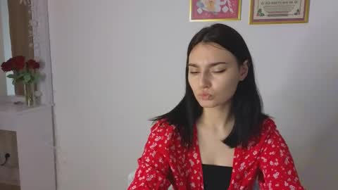 Snapshot of medina_andress chatting on March 2, 2025, 11:07 am Dina online show from March 2, 2025, 11:07 am