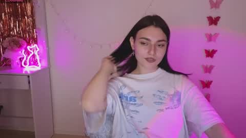 Snapshot of medina_andress chatting on March 7, 2025, 4:22 pm Dina online show from March 7, 2025, 4:22 pm