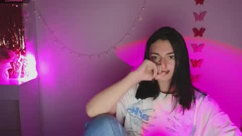 Snapshot of medina_andress chatting on March 7, 2025, 10:21 pm Dina online show from March 7, 2025, 10:21 pm