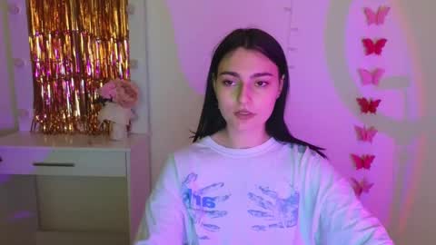 Snapshot of medina_andress chatting on March 9, 2025, 4:22 pm Dina online show from March 9, 2025, 4:22 pm