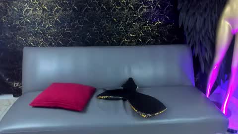 Medusa Ts online show from December 4, 2025, 7:28 am